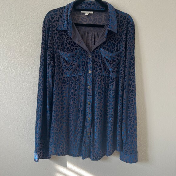 Umgee Sz 2X Blue Leopard Print Sheer Burnout Crushed Velvet Button Up Blouse - Picture 3 of 11
